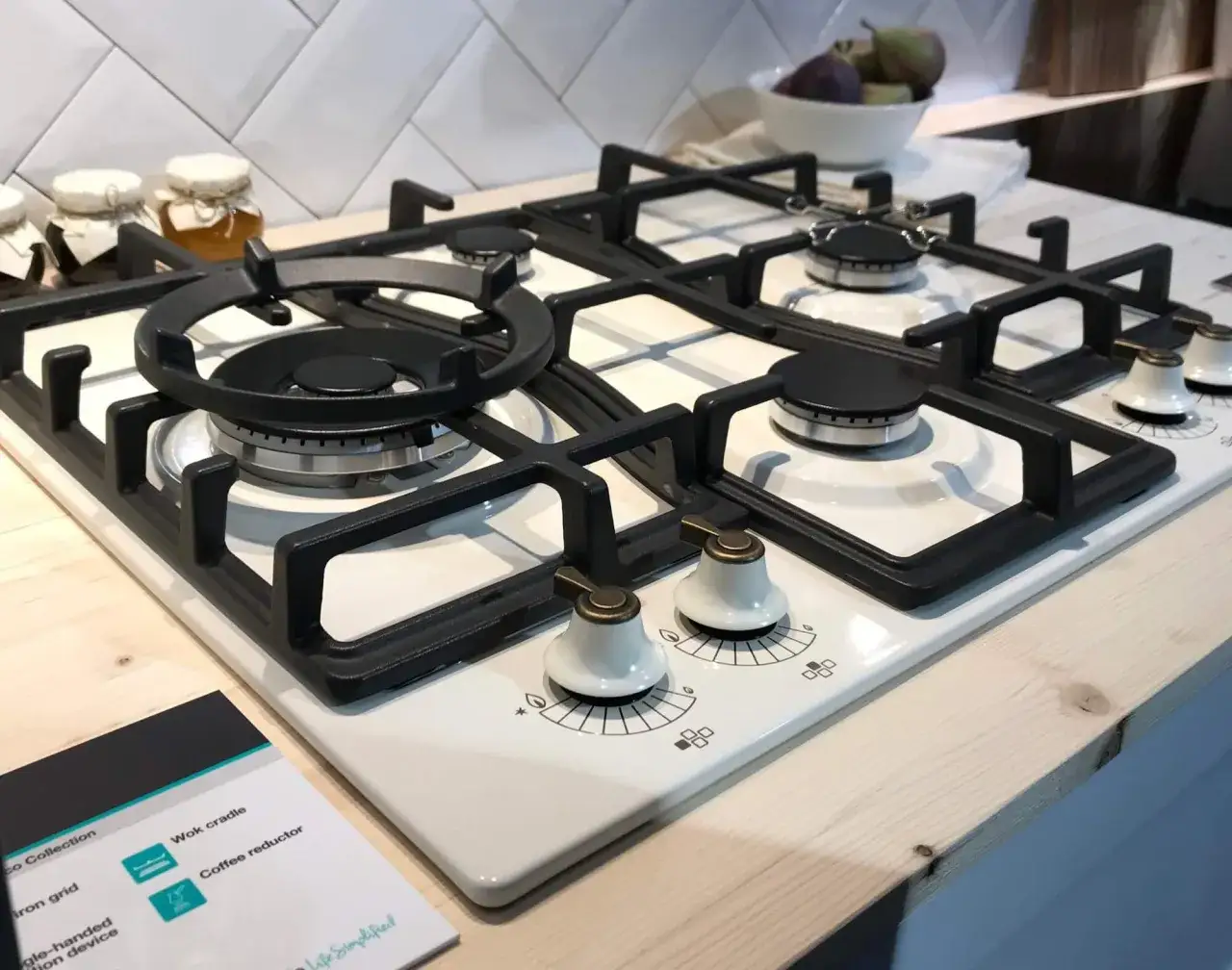 Czy kuchenka gazowa może stać przy oknie? Sprawdź zasady bezpieczeństwa