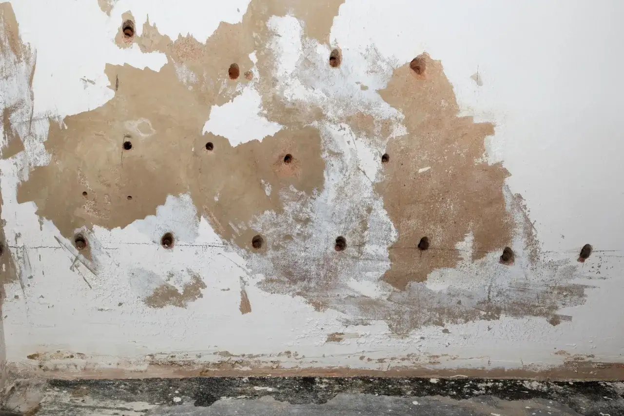 Jak wykonać izolację poziomą w istniejącym budynku bez problemów