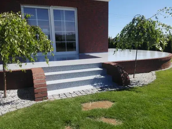 Tarasy z żywicy epoksydowej: trwałe i estetyczne rozwiązania