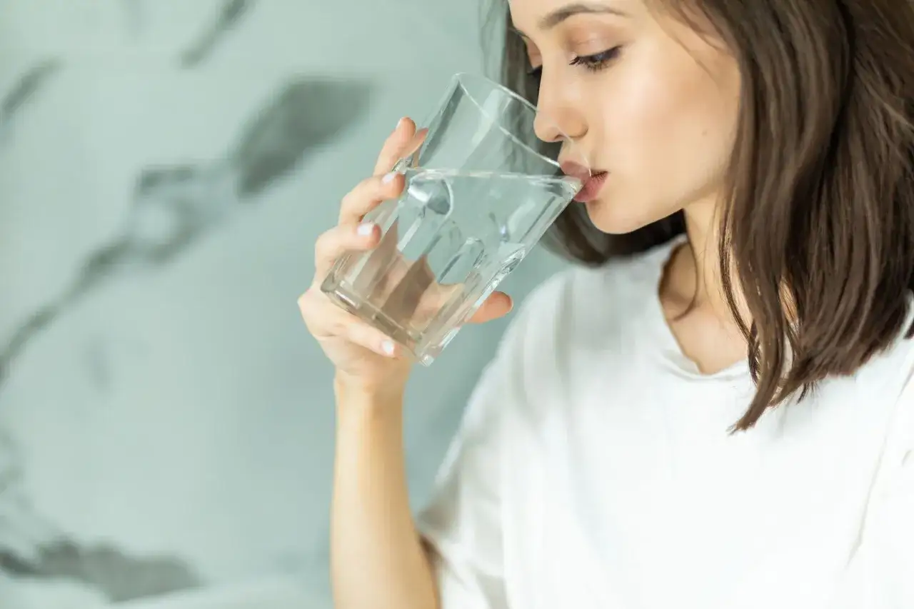 Odwodnienie a objawy psychiczne: jak brak wody wpływa na zdrowie