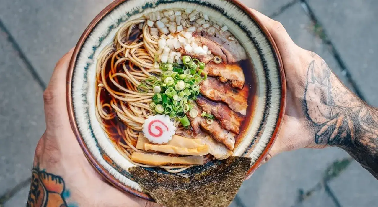 Japonia: Ramen od 11 PLN! Gdzie jeść tanio i jak zamawiać?