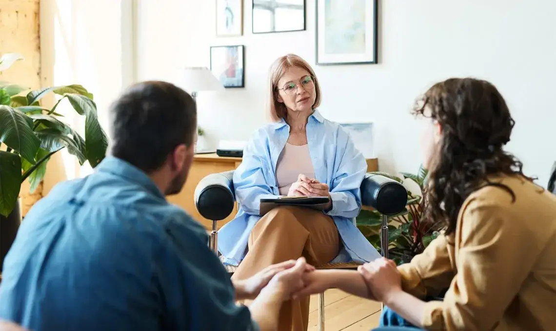 Czy u seksuologa trzeba się rozebrać? Prawda o wizytach u specjalisty