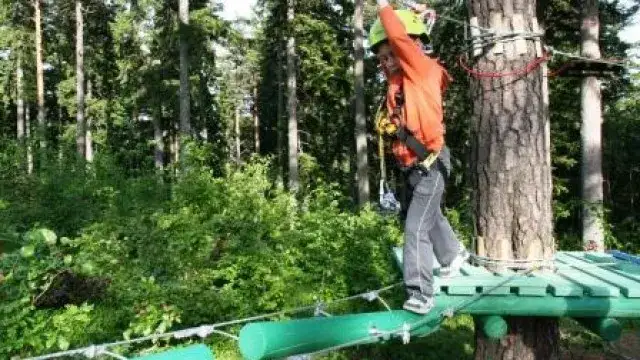 Park linowy Tarzanek - atrakcje, trasy i godziny otwarcia dla rodzin