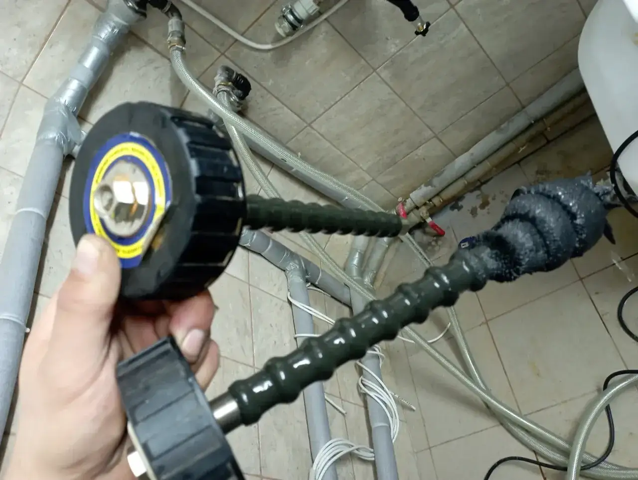 Pompa do CO: Czyszczenie instalacji krok po kroku. Poznaj koszty i efekty