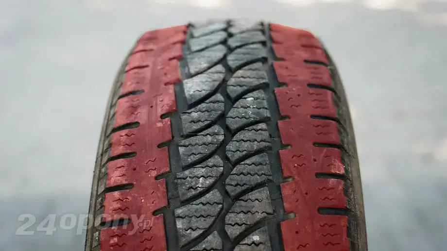 Opony zimowe: Prawidłowe ciśnienie (+0,2 bara) = bezpieczeństwo