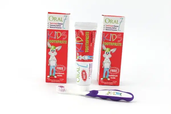 Jaka pasta do zębów dla niemowlaka? Bezpieczne opcje i porady