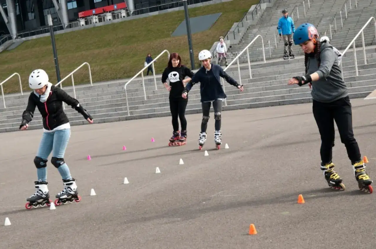 Najlepsze miejsca na rolki w Warszawie, które musisz odwiedzić