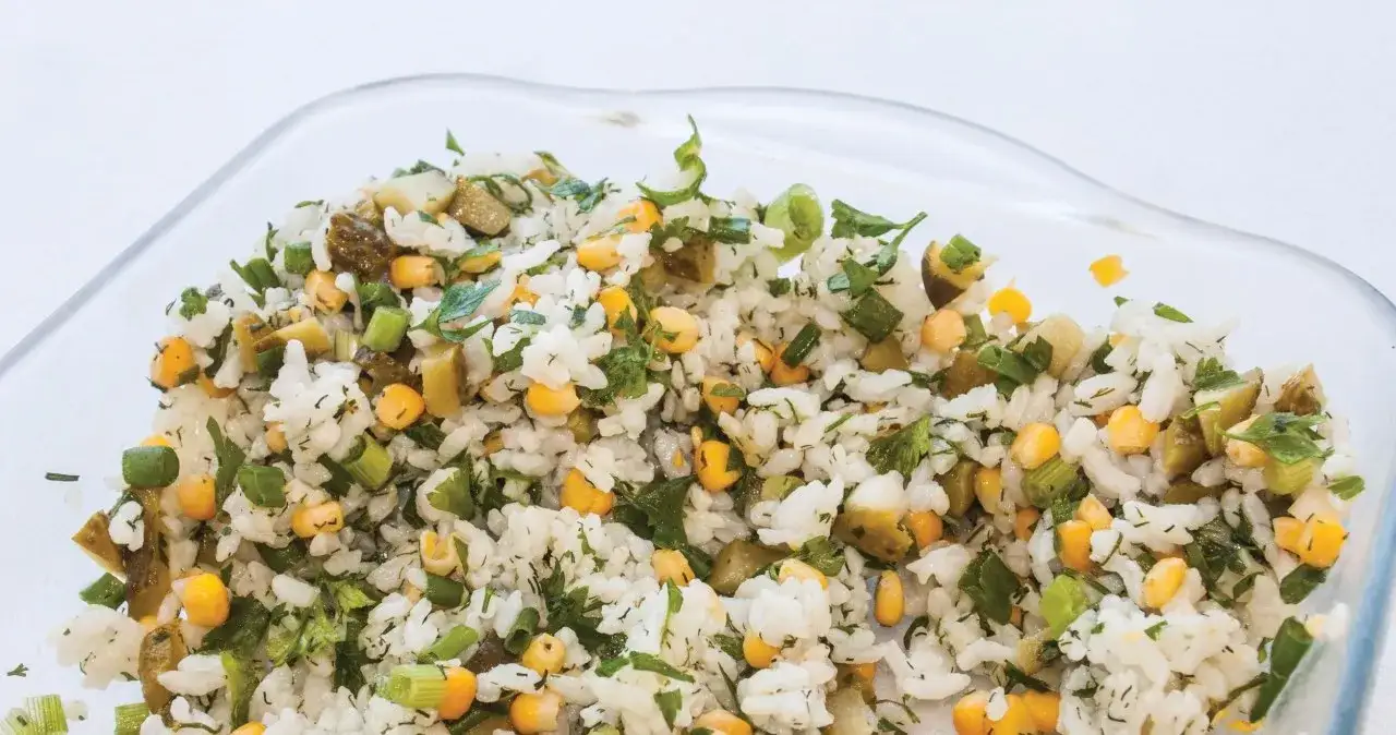 Jaki ryż do sałatki? Wybierz idealny i ugotuj na sypko!