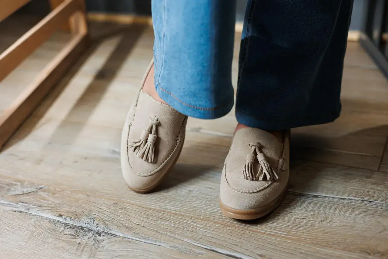 Jakie skarpetki do półbutów damskich, aby uniknąć modowych wpadek?