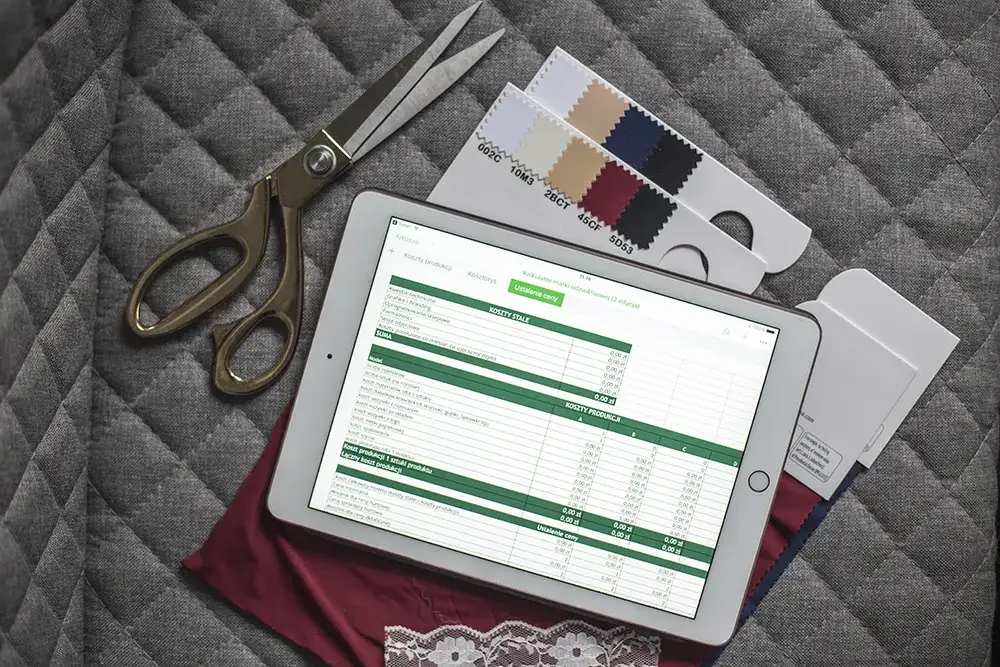 Ile kosztuje wyprodukowanie bluzy? Poznaj ukryte koszty i czynniki