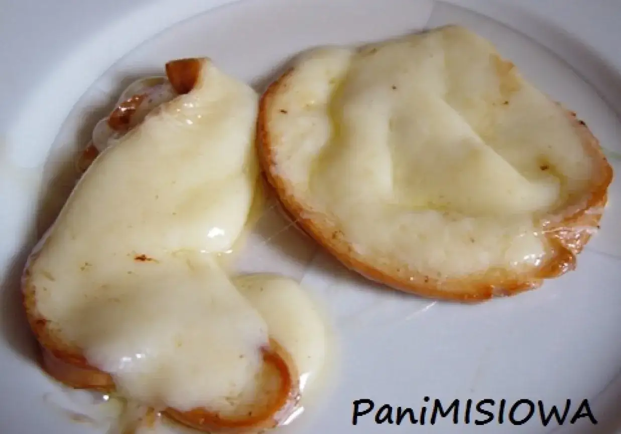 Jak podgrzać oscypek idealnie? Proste metody i sekrety smaku.