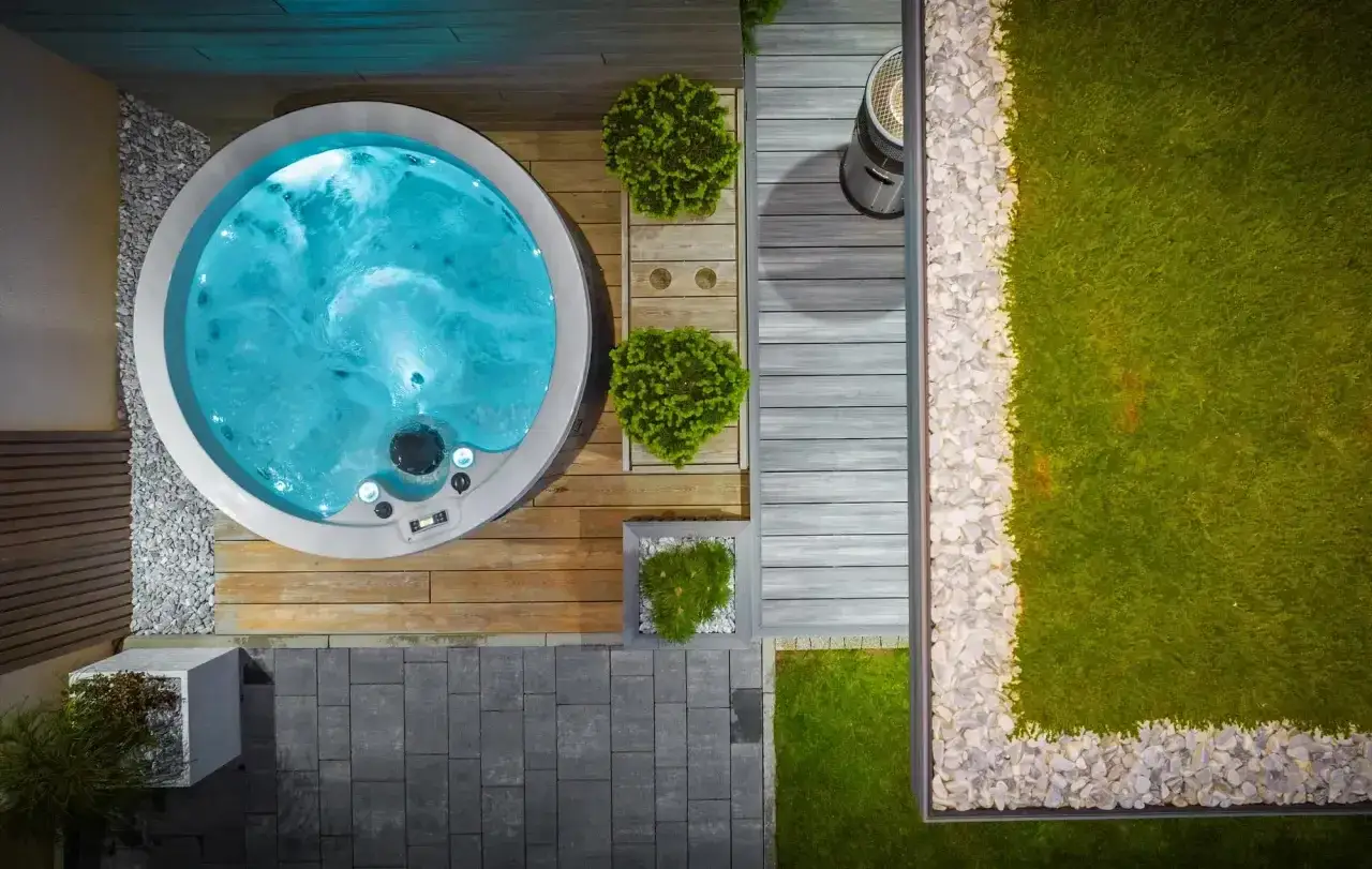 Spa w ogrodzie: Jak stworzyć wymarzoną strefę relaksu?