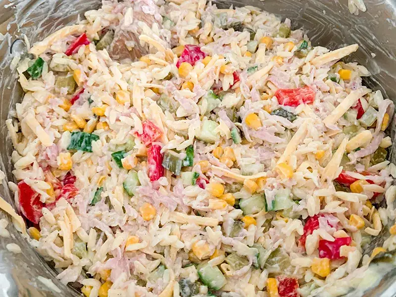 Sałatka z makaronem jak ryż – szybki przepis na pyszną sałatkę