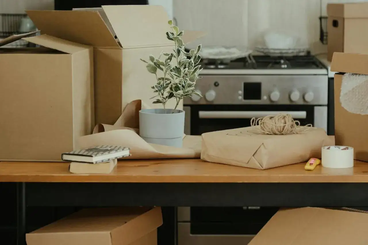 Jak wymeldować kogoś z mieszkania - uniknij problemów prawnych