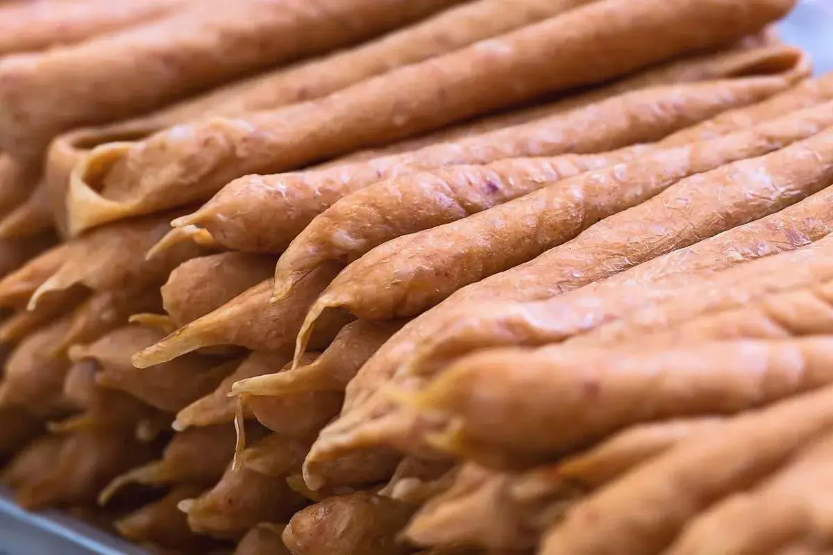 Kiełbasa rybna – proste przepisy na smaczne i zdrowe dania