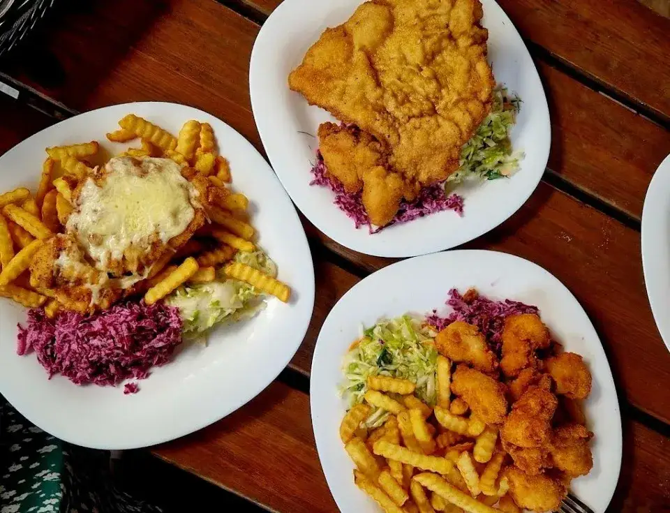 Gdzie zjeść w Łebie? Najlepsze ryby i lokale bez pułapek!