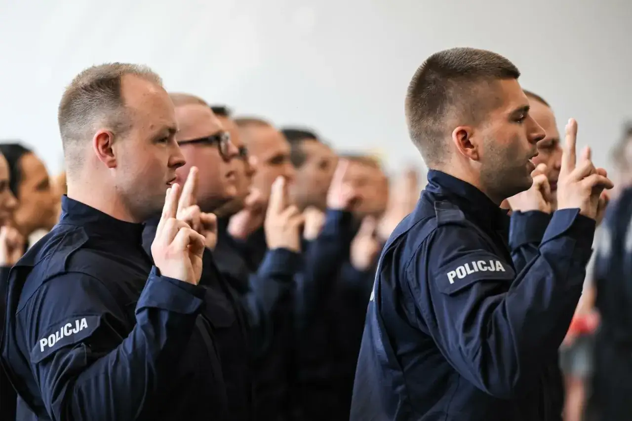 Ile zarabia policjant? Zaskakujące fakty o pensjach w policji
