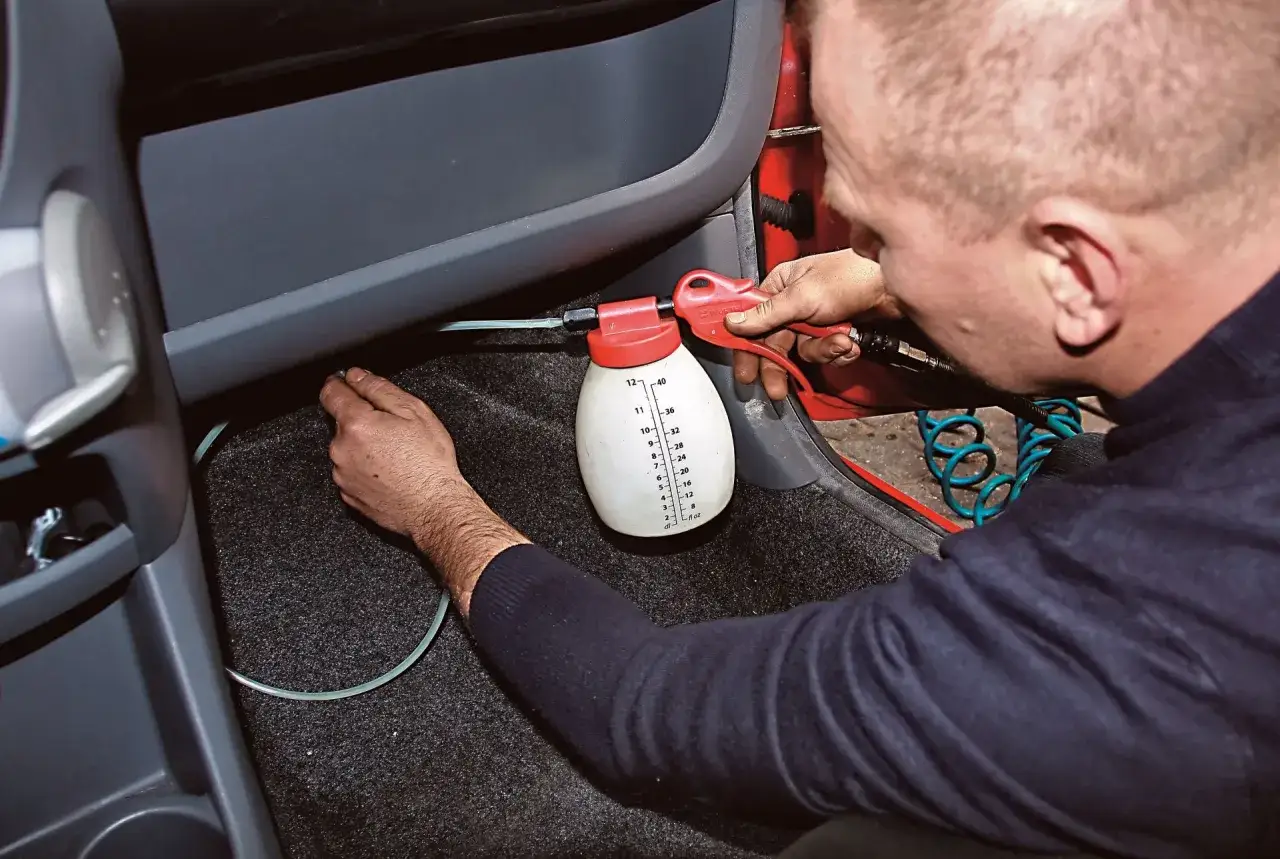 Klima hałasuje lub nie chłodzi? Objawy sprzęgła kompresora i naprawa