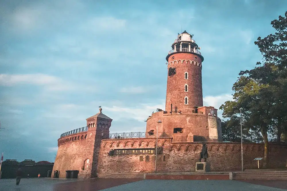 Kołobrzegu czy kołobrzega - poznaj poprawną formę dopełniacza