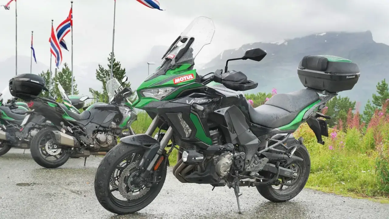 Motocyklem przez Europę: Najlepsze trasy i praktyczne porady