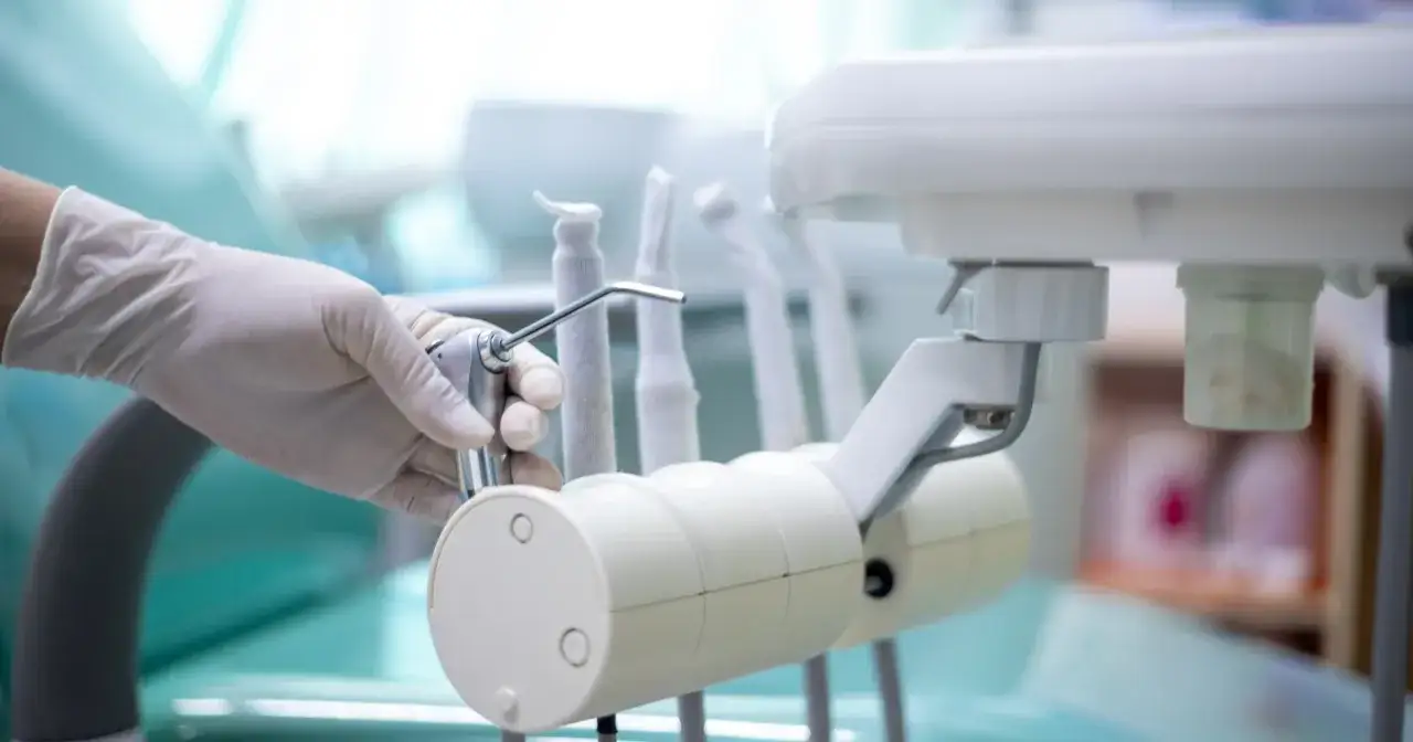 Leczenie kanałowe NFZ: które zęby można leczyć za darmo?