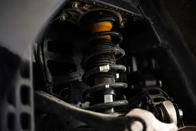  Amortyzatory - objawy zużycia i kiedy je wymienić? Poznaj wskazówki