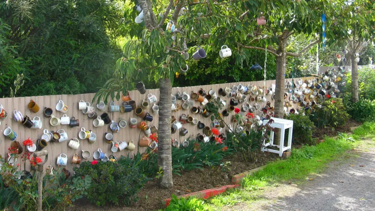 Jak ozdobić płot betonowy: kreatywne pomysły na metamorfozę