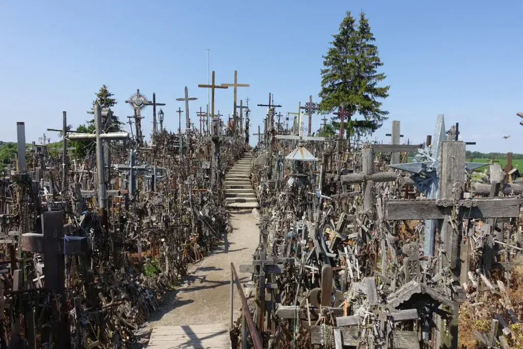 Góra Krzyży Litwa: Dojazd, parking i praktyczne wskazówki