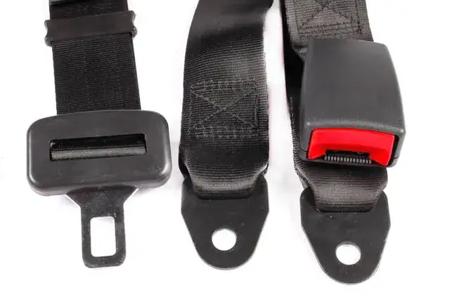 Jak zapiąć środkowy pas bezpieczeństwa - 5 kluczowych zasad