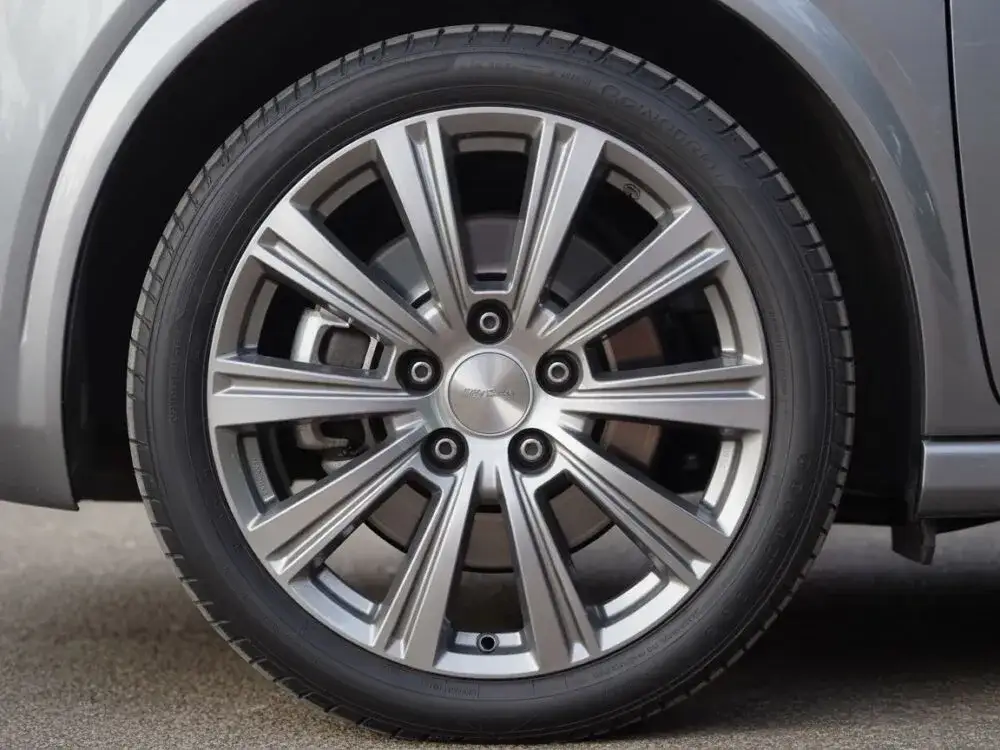 Ile waży felga aluminiowa 15 cali? Sprawdź wagę i wpływ na auto