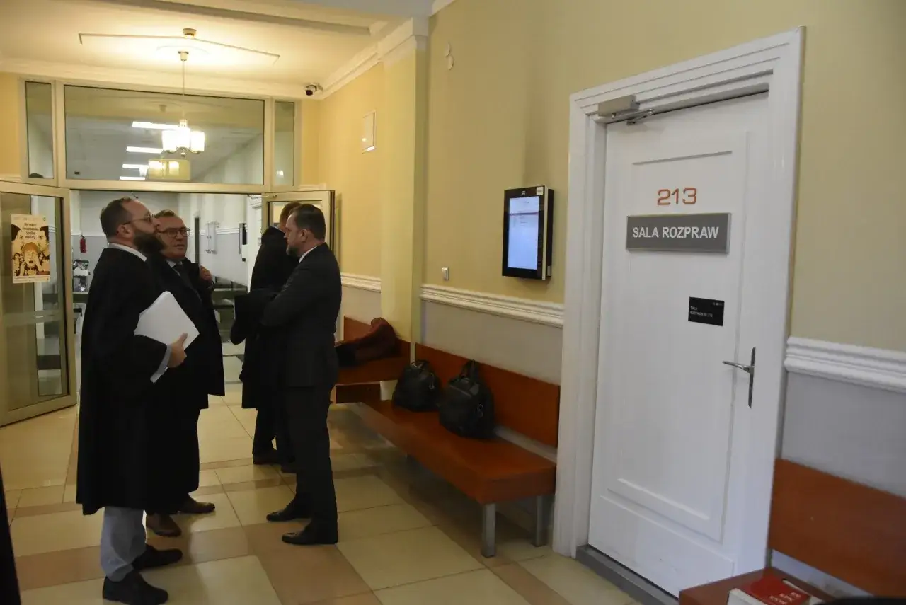 Wyłączenie jawności rozprawy: Co to znaczy i kiedy sąd zamyka drzwi?