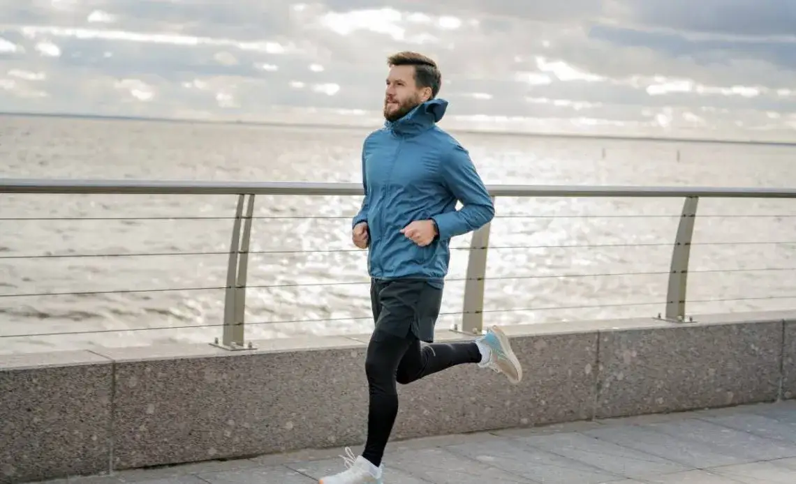 Jak się ubrać na bieganie 15 stopni, aby uniknąć dyskomfortu?
