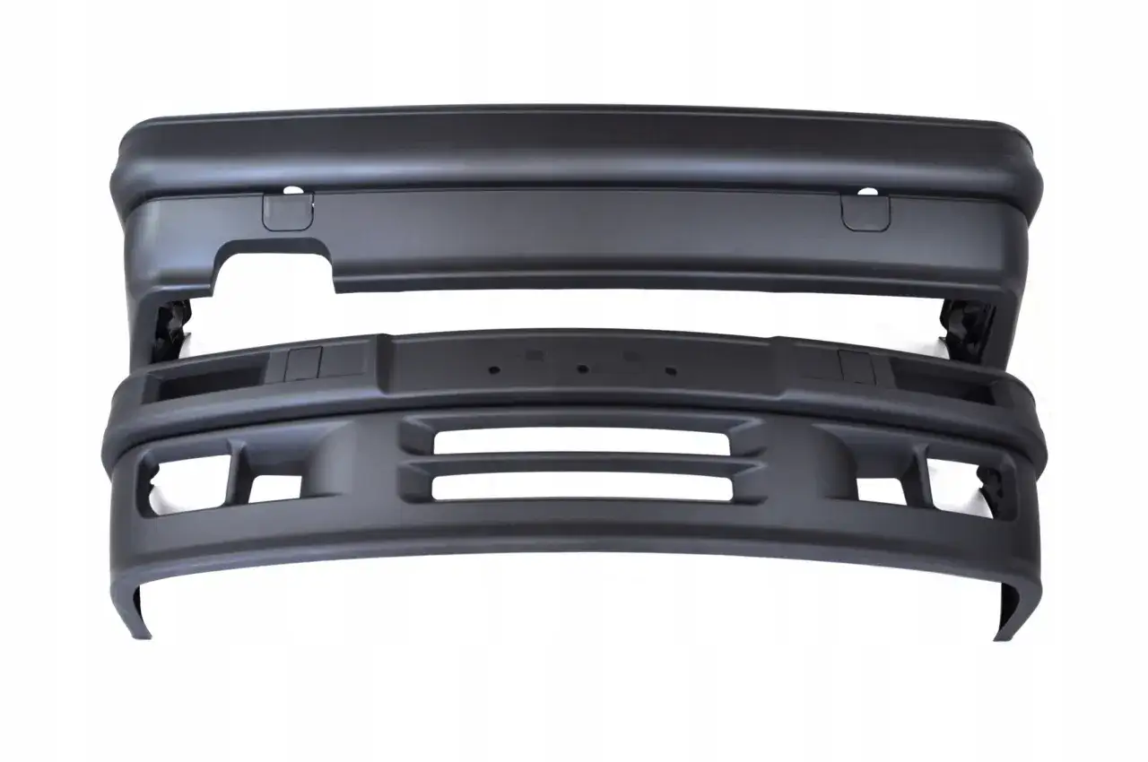 Zestaw body kit BMW E30 M3: przedni i tylny zderzak.