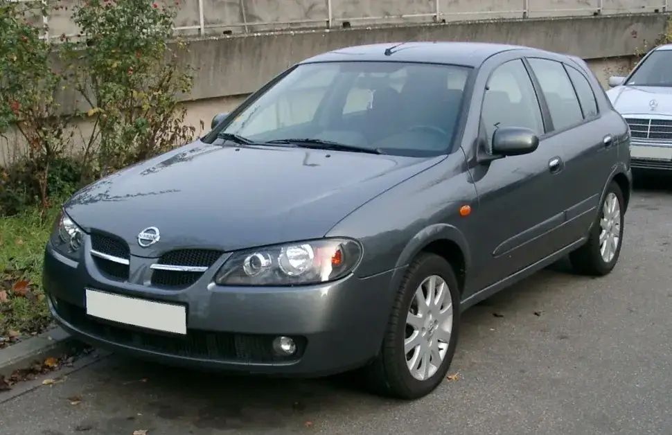 Nissan Almera N16: Pojemność baku (60L), rezerwa i zasięg