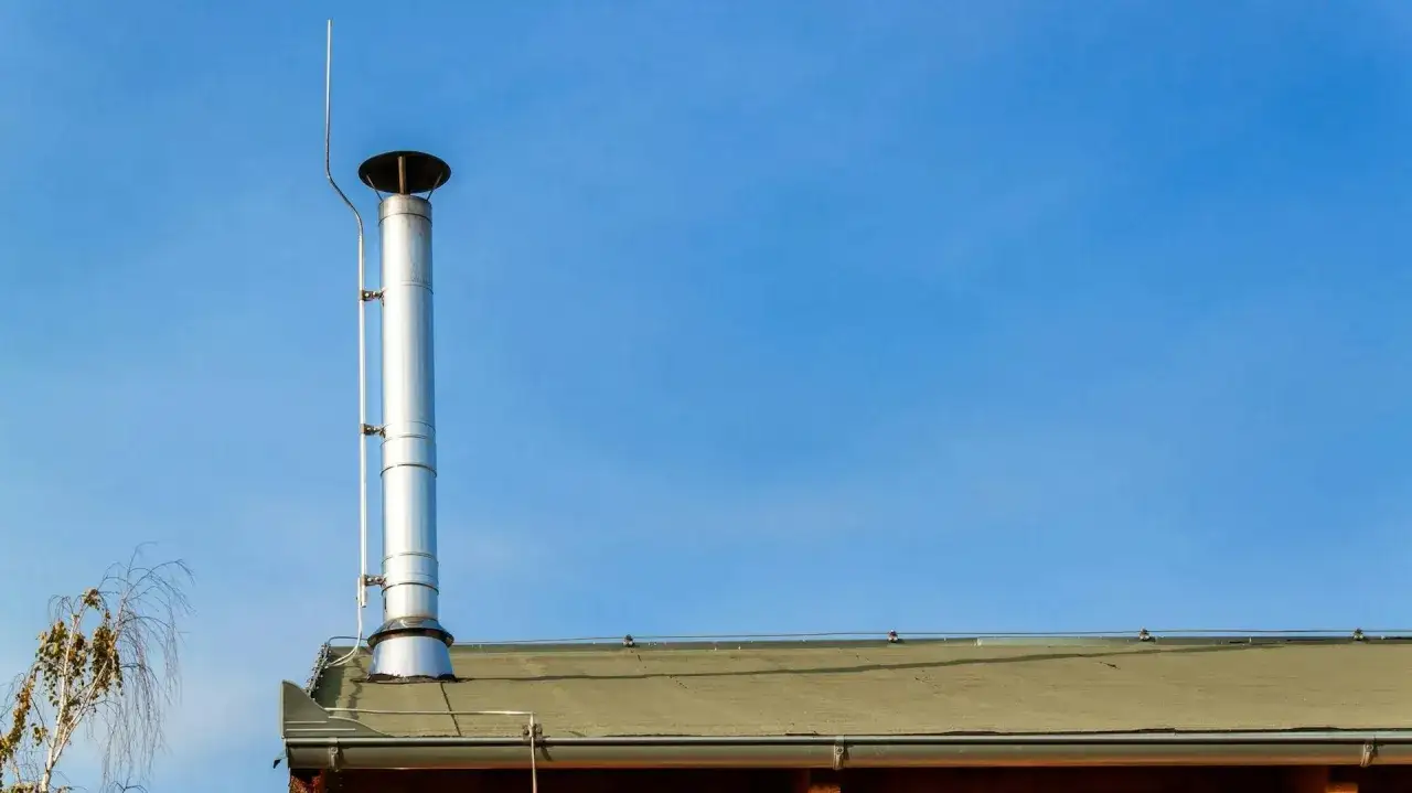 Czy na komin zewnętrzny potrzebne jest pozwolenie? Sprawdź, zanim zbudujesz
