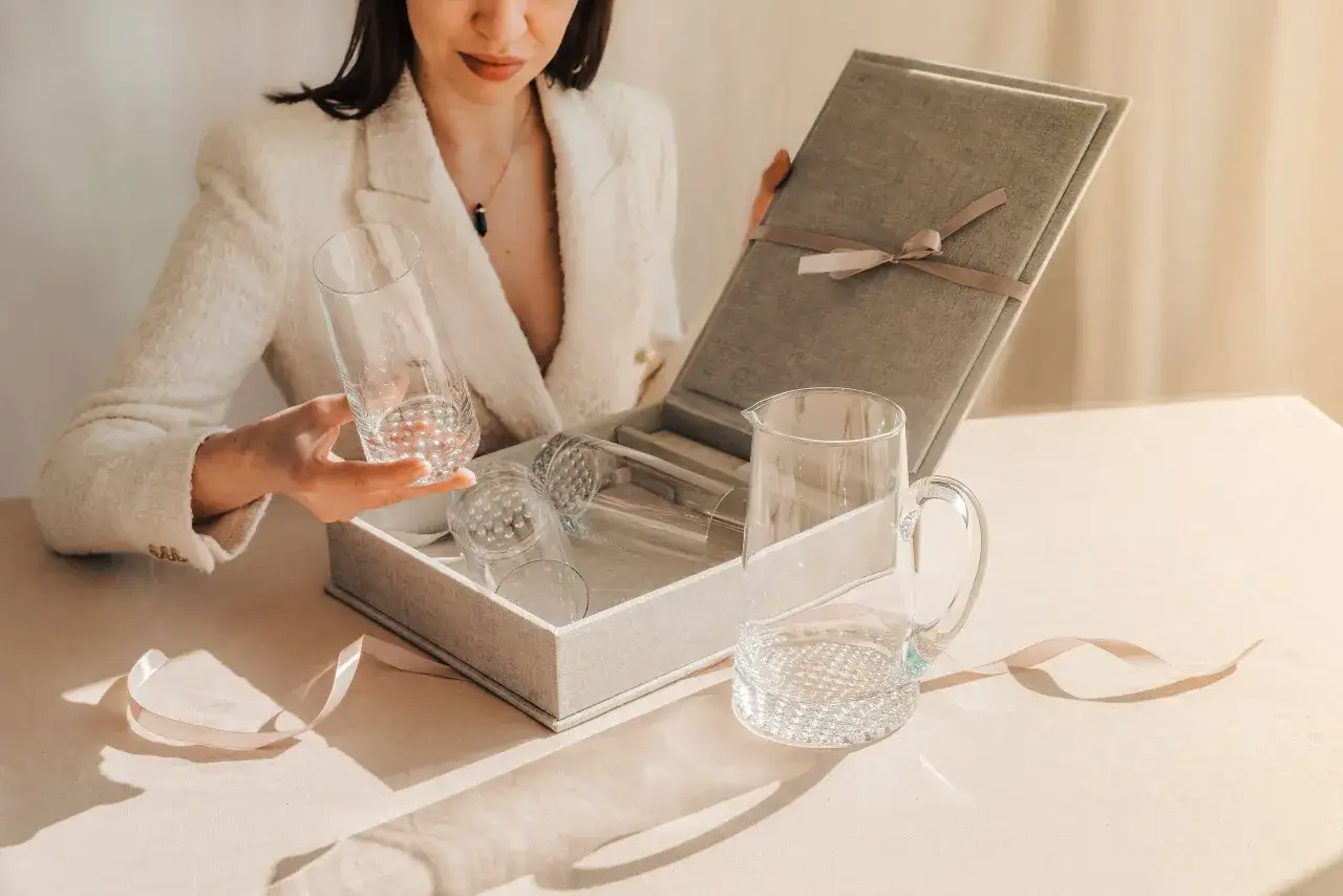 Prezent na 50 urodziny koleżanki: Inspiracje i trafne pomysły