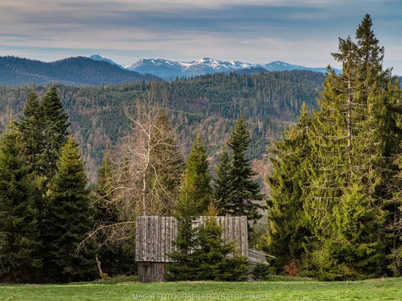 Krawców Wierch: Bacówka PTTK przewodnik, szlaki, noclegi, widoki