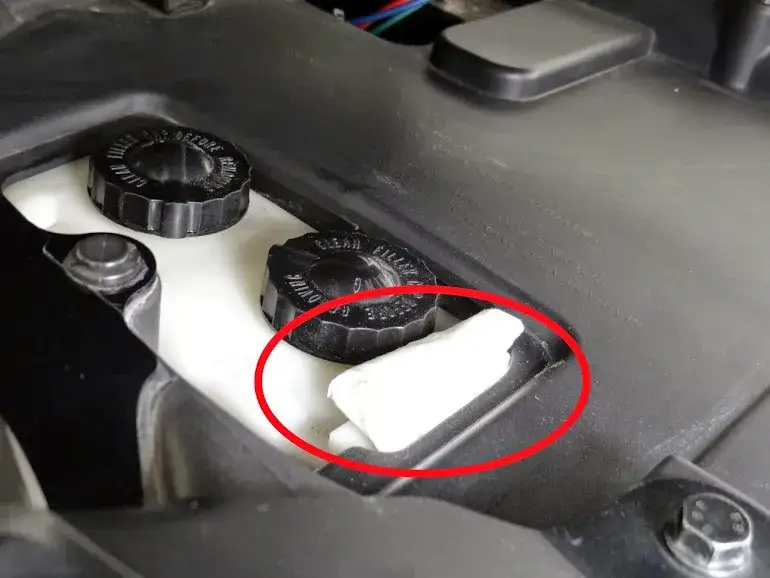 Der richtige Behälter für Bremsflüssigkeit: So vermeiden Sie Probleme