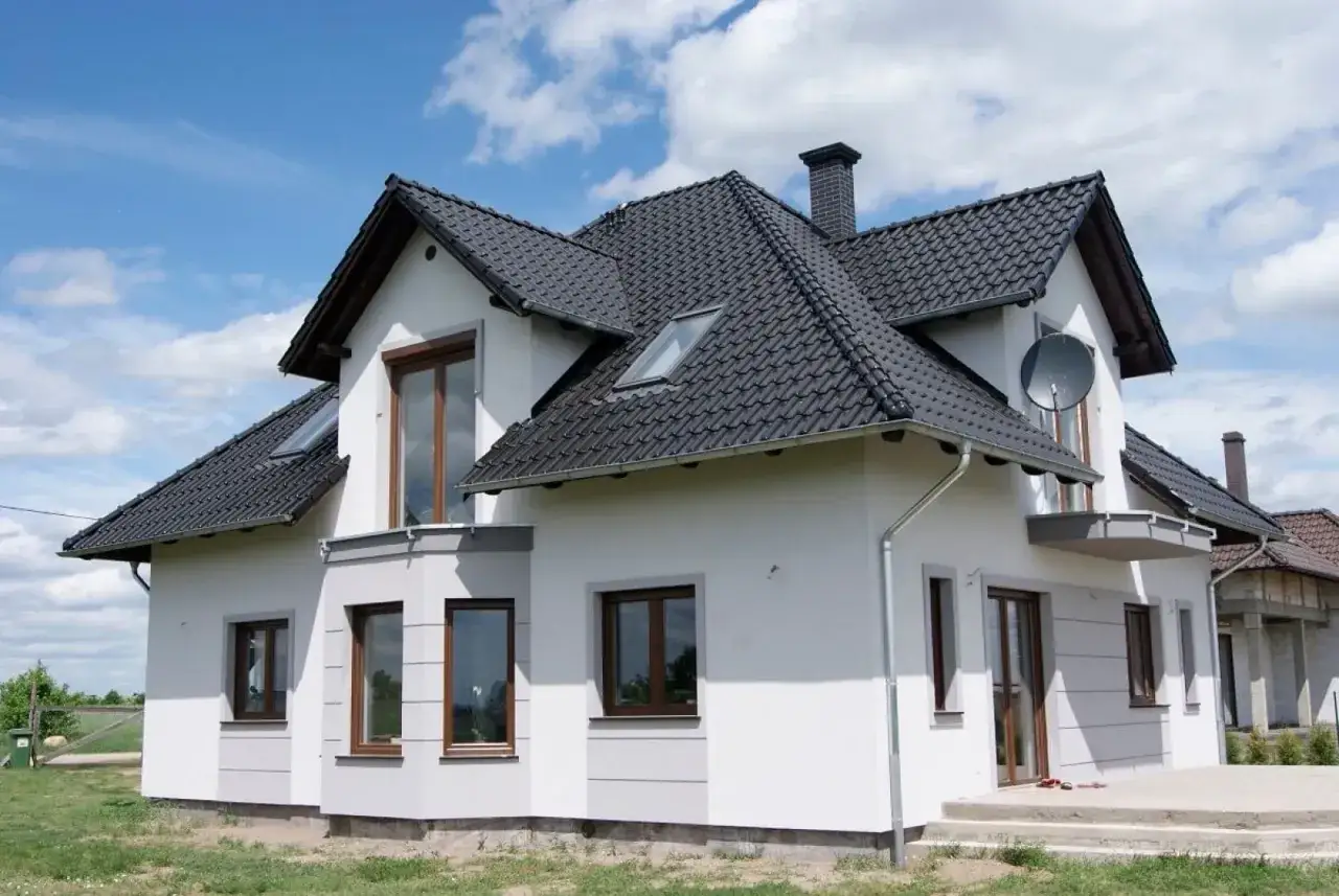 Ile kosztuje zrobienie boni na elewacji? Sprawdź ceny i metody