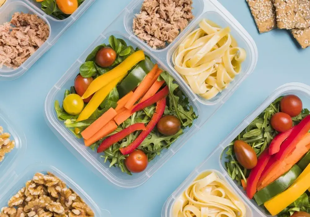 Przepisy na zdrowy lunch do pracy, które zaoszczędzą Twój czas