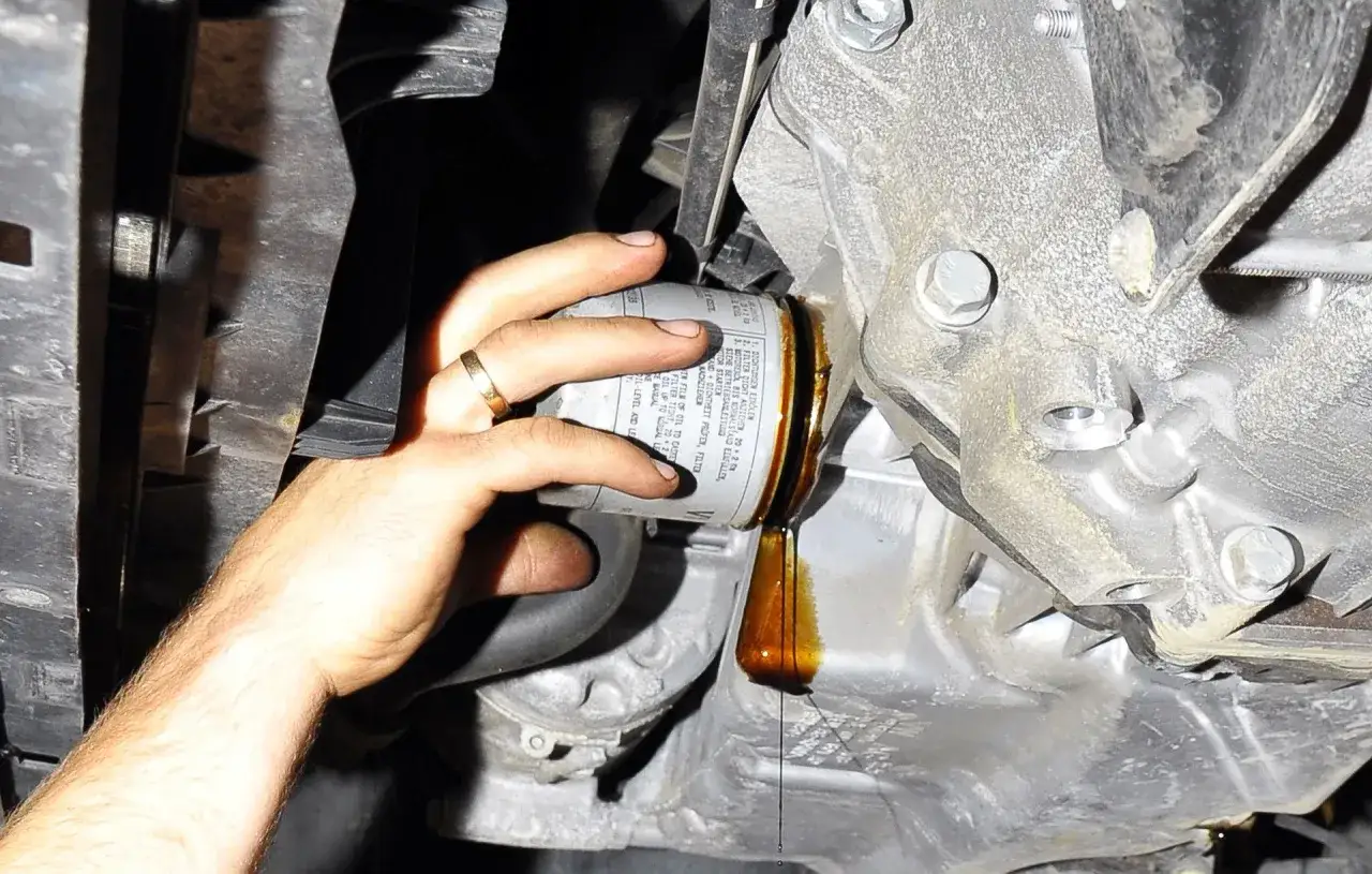 Antoni Sadowski: Ile trwa wymiana oleju i filtrów? Warsztat czy DIY?