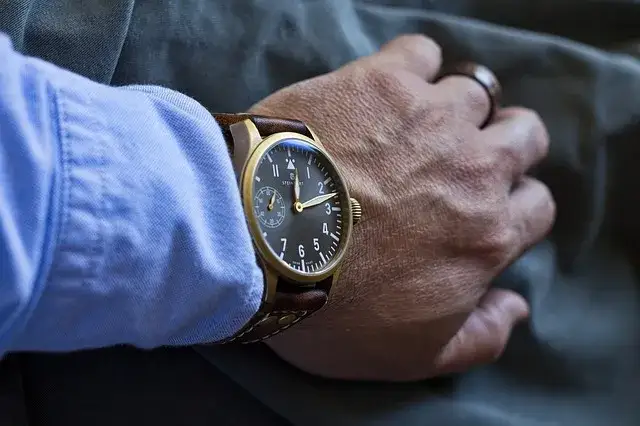 Czy zegarek to biżuteria? Poznaj różnice i zaskakujące aspekty