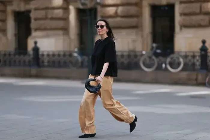 Co ubrać do beżowych spodni, aby wyglądać stylowo i modnie?