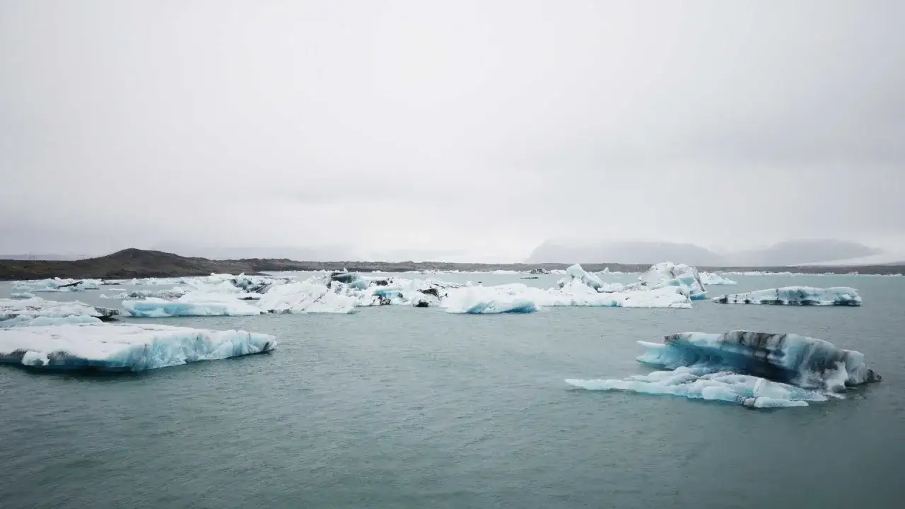 Czy Bałtyk zamarza? Rzadkie zjawisko i jego wpływ na środowisko