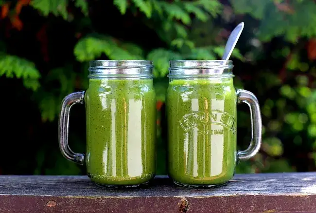 Zdrowe koktajle z jarmużem - proste przepisy na pyszne smoothie