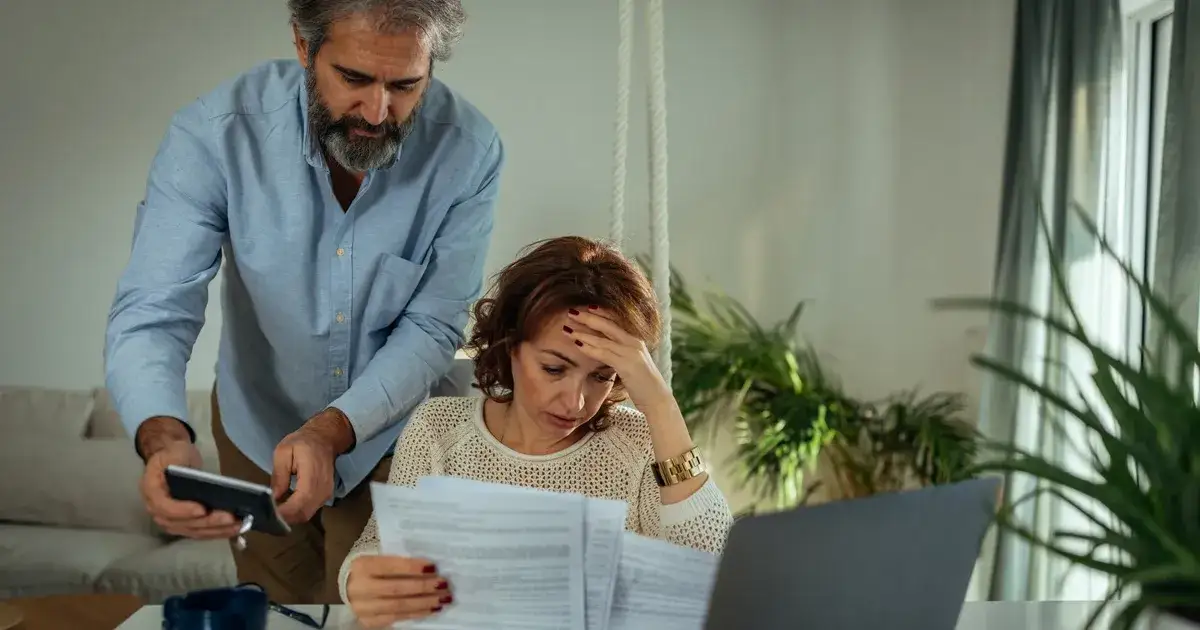 Jak skutecznie ominąć komornika przy umowie zlecenie i chronić dochody