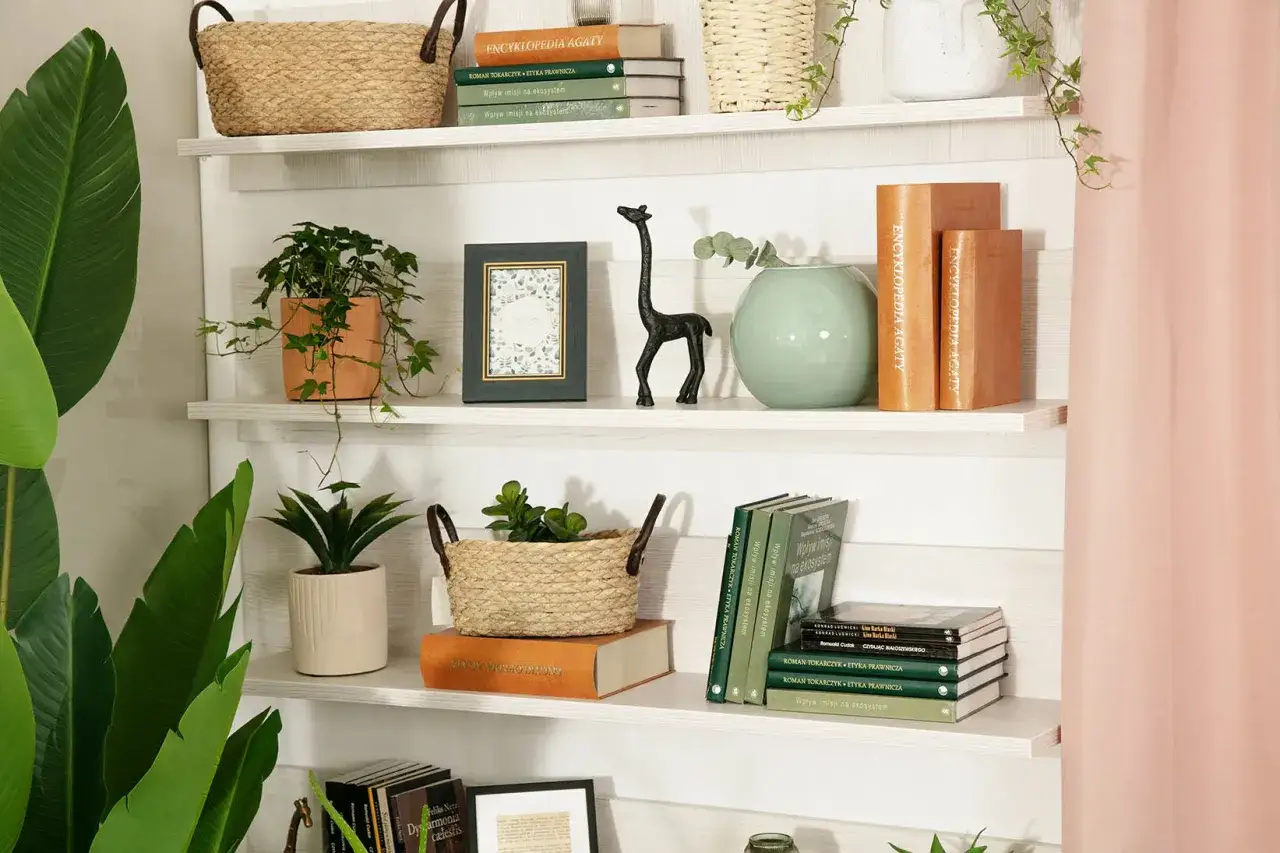 Półki w ścianie - inspirujące aranżacje dla Twojego wnętrza