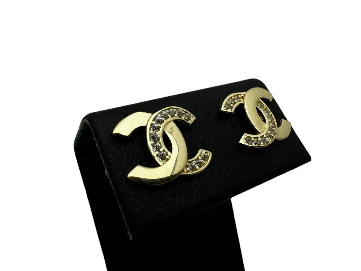 Gdzie kupić oryginalne kolczyki Chanel i uniknąć podróbek?