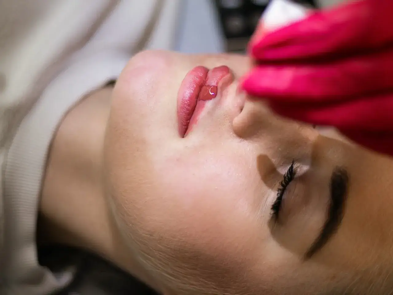 Jak długo goją się usta po makijażu permanentnym? Pełny przewodnik