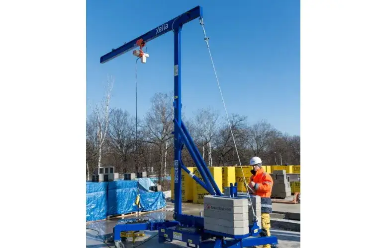 Mały żuraw budowlany - wynajem krok po kroku i koszty